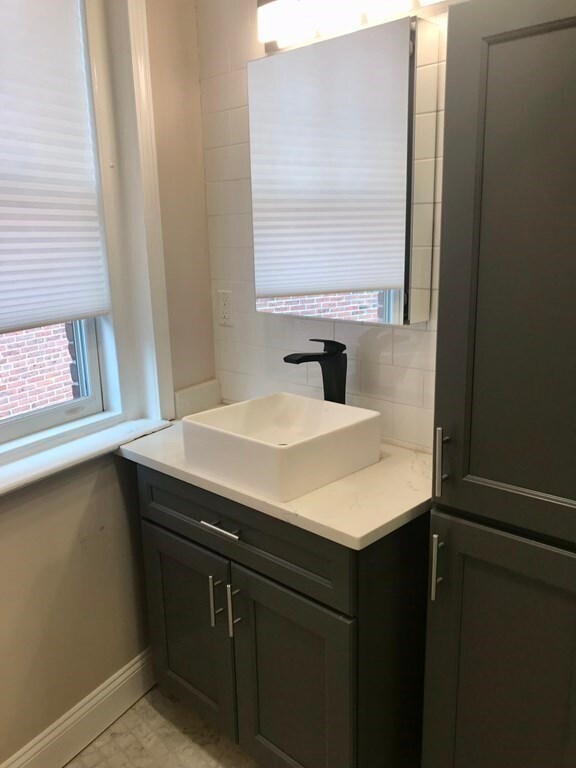 92A Pinckney St unit 5, Boston, MA 02114 - photo 6