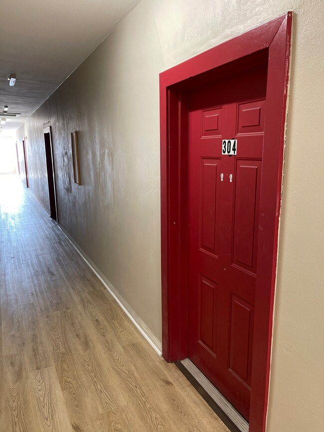 201 Unit 304 E Pike St, Crawfordsville, IN 47933 - photo 6