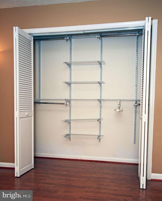 10044 Oakton Terrace Rd unit 10044, Oakton, VA 22124 - photo 7