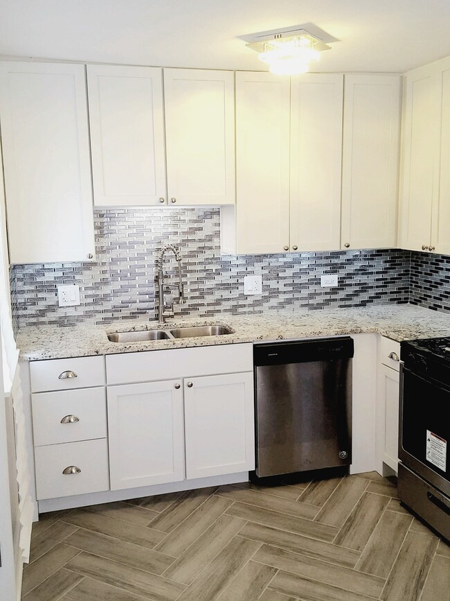 unlisted-address, Westchester, IL 60154 - photo 5