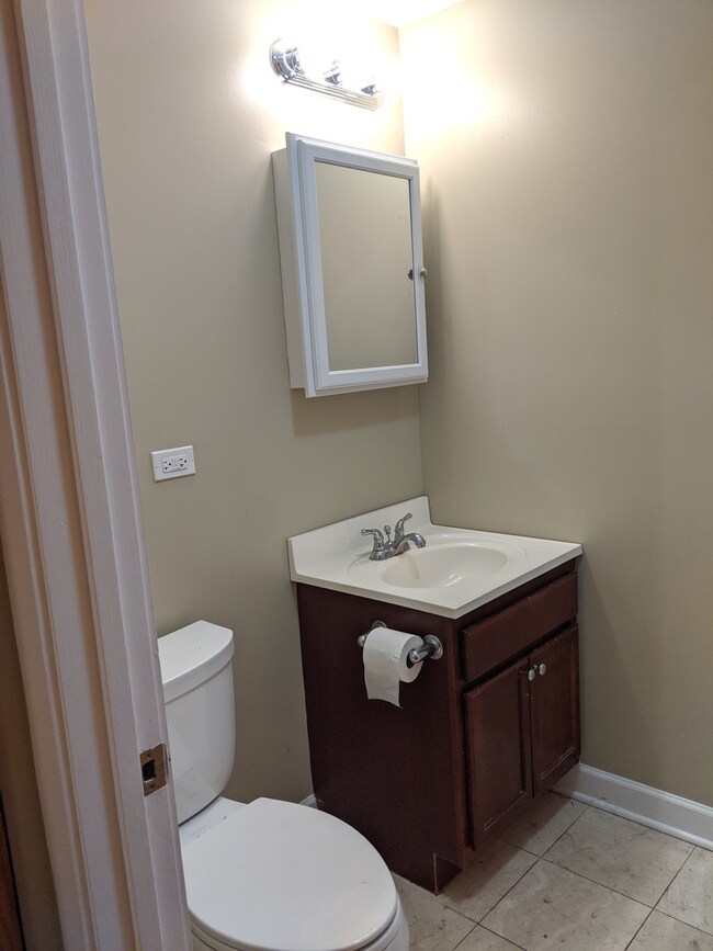 2737 W Arthur Ave unit 1, Chicago, IL 60645 - photo 4