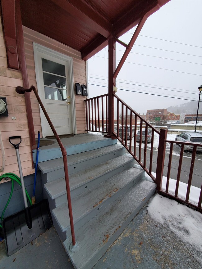 371 Pearl St, Saint Johnsbury, VT 05819 - photo 4