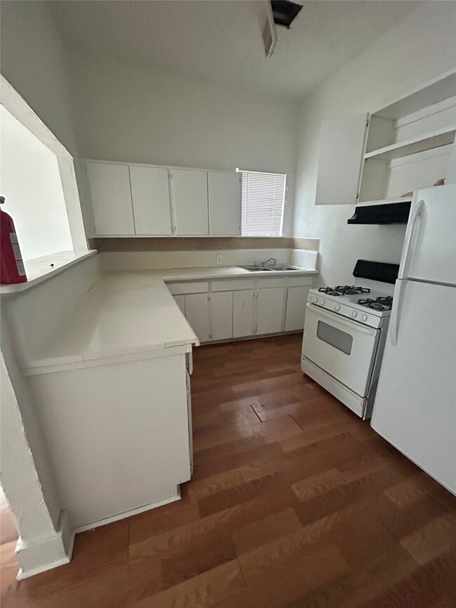 7203 Edmont Ln unit A, Houston, TX 77088 - photo 2