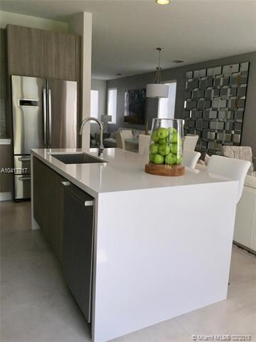 10261 NW 72nd St, Doral, FL 33178 - photo 6