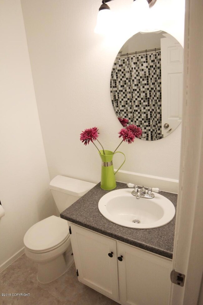 Upstairs Full Bathroom