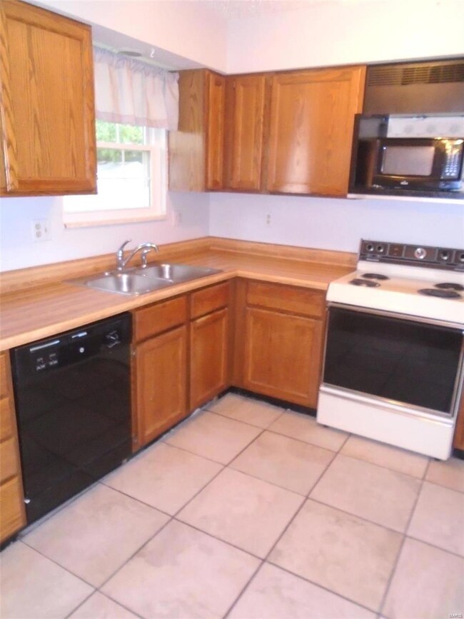 1107 Jacquelyn Ct, Maryville, IL 62062 - photo 7