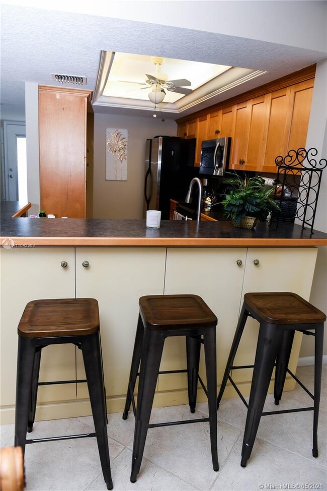 20 NE Plantation Road_306_Eat-in Kitchen 