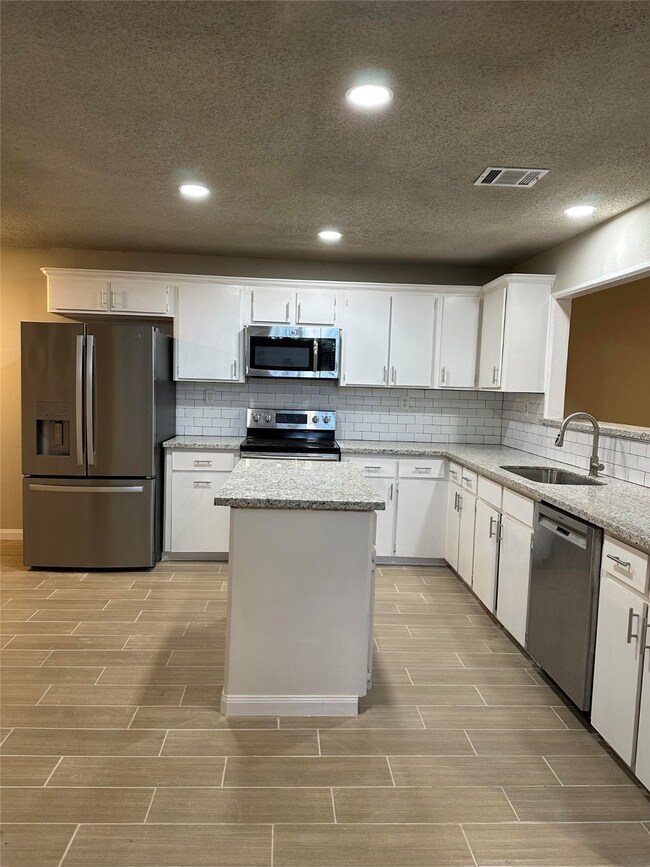 300 Pecan Park Dr, Rosenberg, TX 77471 - photo 3