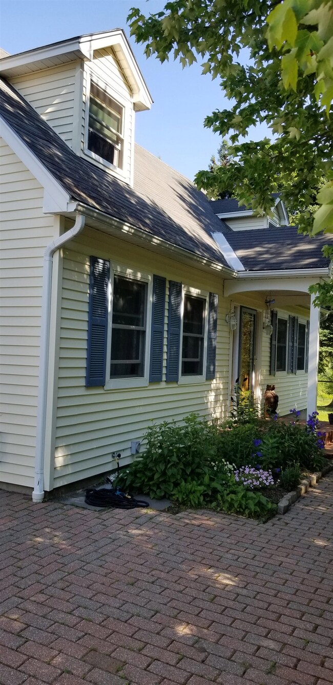 106 Laurel Dr, Saint Johnsbury, VT 05819 - photo 2