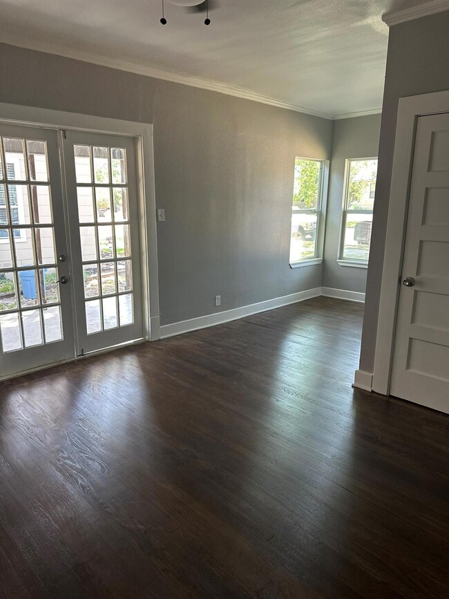 1017 W Walker St, Denison, TX 75020 - photo 4