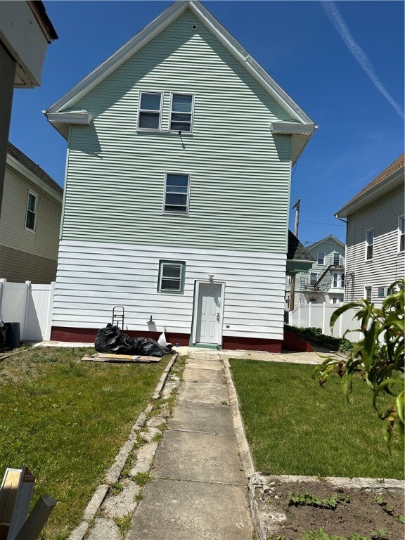 72 Baldwin St, Pawtucket, RI 02860 - photo 3