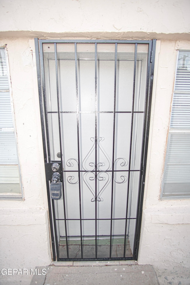 419 E East Schuster Ave unit 2, El Paso, TX 79902 - photo 2