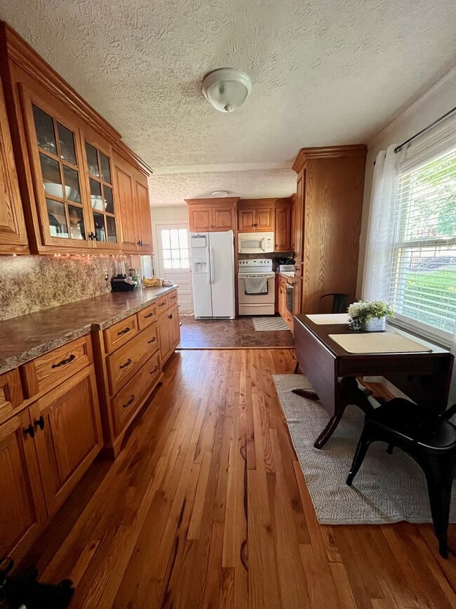 216 Peach St, Chatham, VA 24531 - photo 5