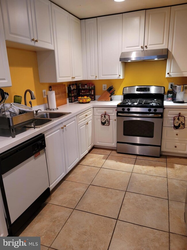 16313 Ellipse Terrace, Bowie, MD 20716 - photo 5