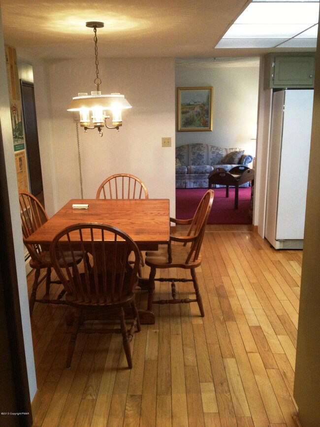 611 Shirley Ln, Dunmore, PA 18512 - photo 2