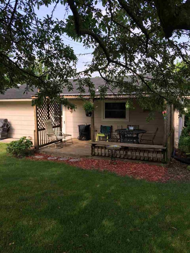 215 N Main St, Geneva, IN 46740 - photo 3