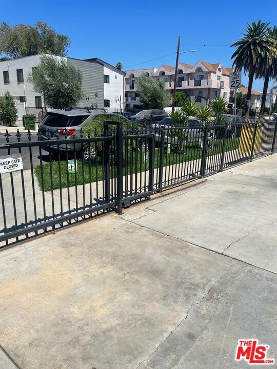 14206 Gilmore St unit 1/2, Van Nuys, CA 91401 - photo 3