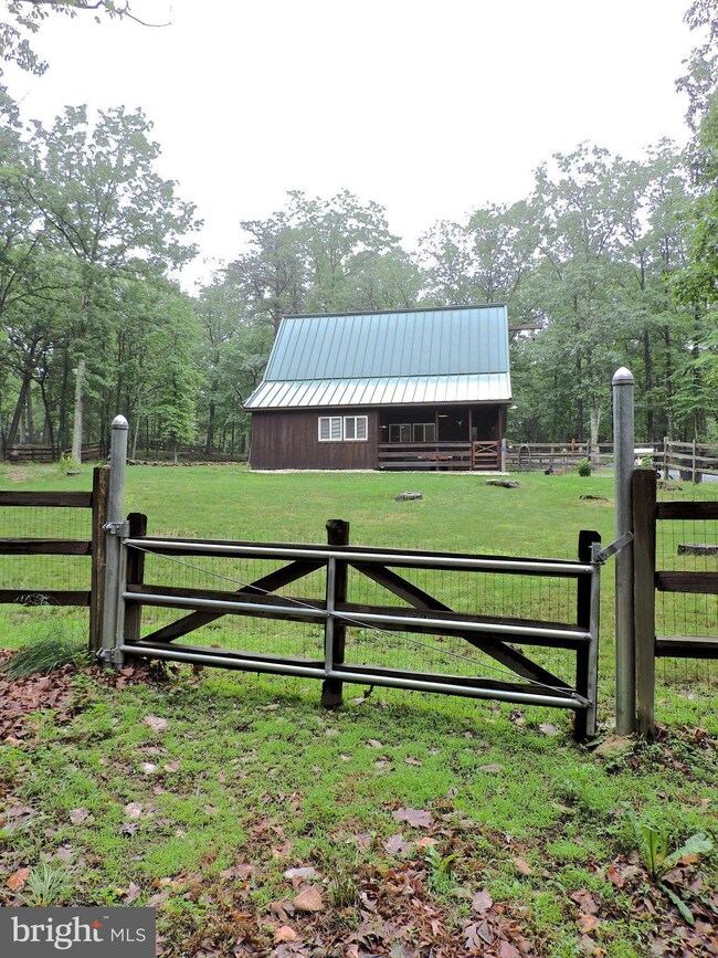 706 Historic Packhorse Trail, Hedgesville, WV 25427 - photo 2