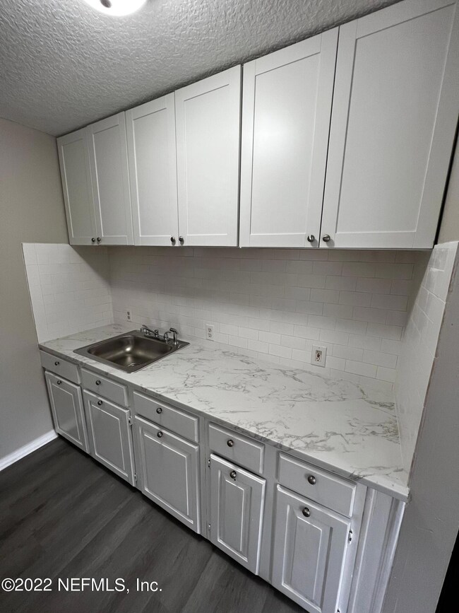 2425 Dolphin Ave unit B, Jacksonville, FL 32218 - photo 7