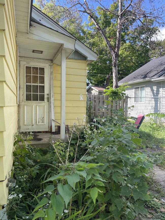 side entry by garage