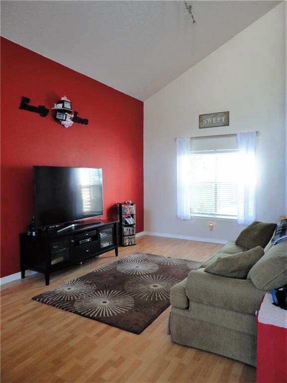 FORMAL LIVING AREA, HIGH CEILINGS, LOTS OF NATURAL LIGHTING!