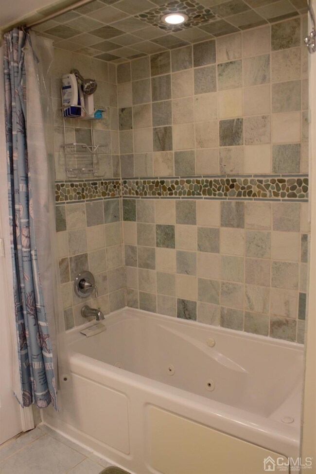 2nd Floor Bathroom
