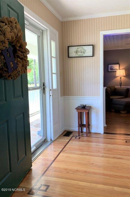 FOYER WITH FLOOR DETAIL