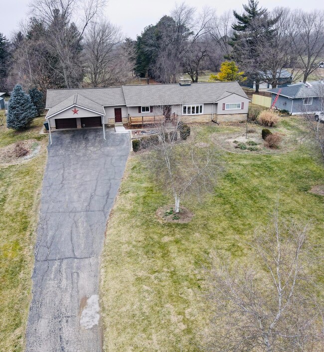 1375 N Court St, Circleville, OH 43113 - photo 2