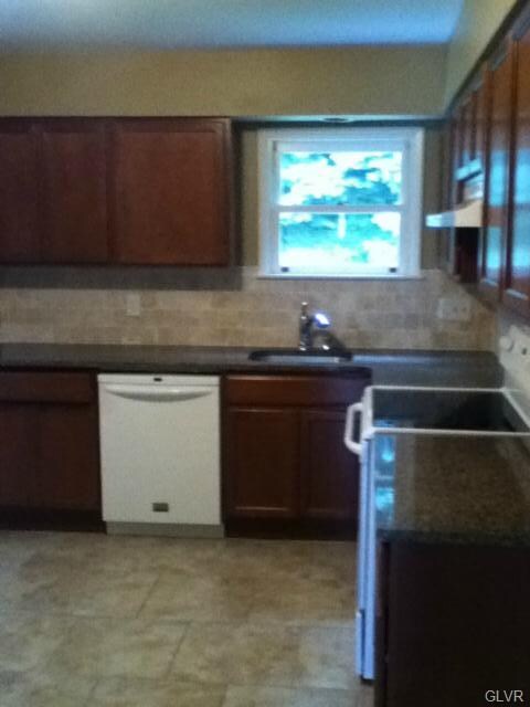 28 Madison Ln, Whitehall, PA 18052 - photo 7