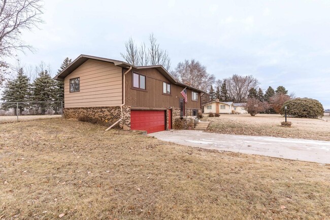 17132 River Oaks Blvd, Fergus Falls, MN 56537 | MLS# NST6465318 | Homes.com