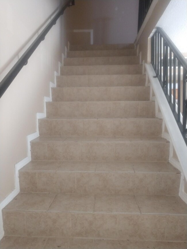 10512 Ashwood Dr unit B, El Paso, TX 79935 - photo 4