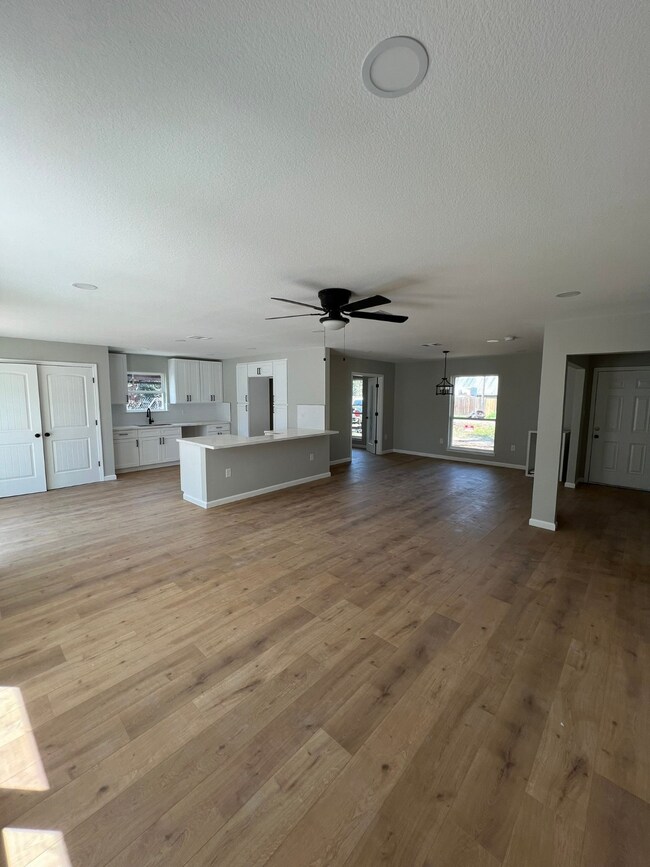 10310 Wicklowe St, Houston, TX 77016 - photo 4