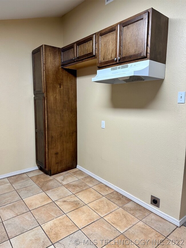 612 E Tahlequah Ave, Sulphur, OK 73086 - photo 5