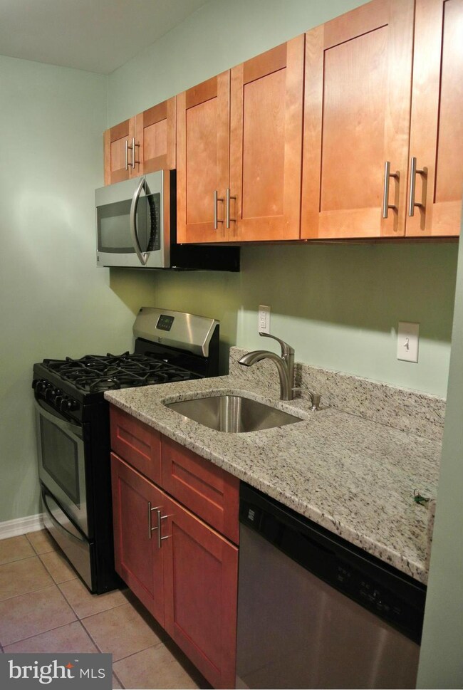 5827 Cove Landing Rd unit 202, Burke, VA 22015 - photo 3