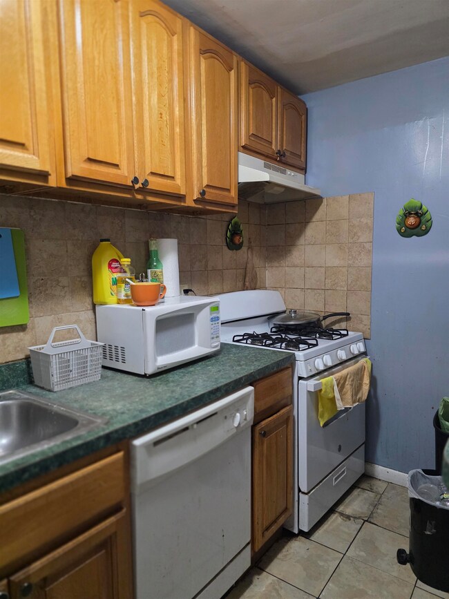 8829 Kennedy Blvd unit D1, North Bergen, NJ 07047 - photo 4