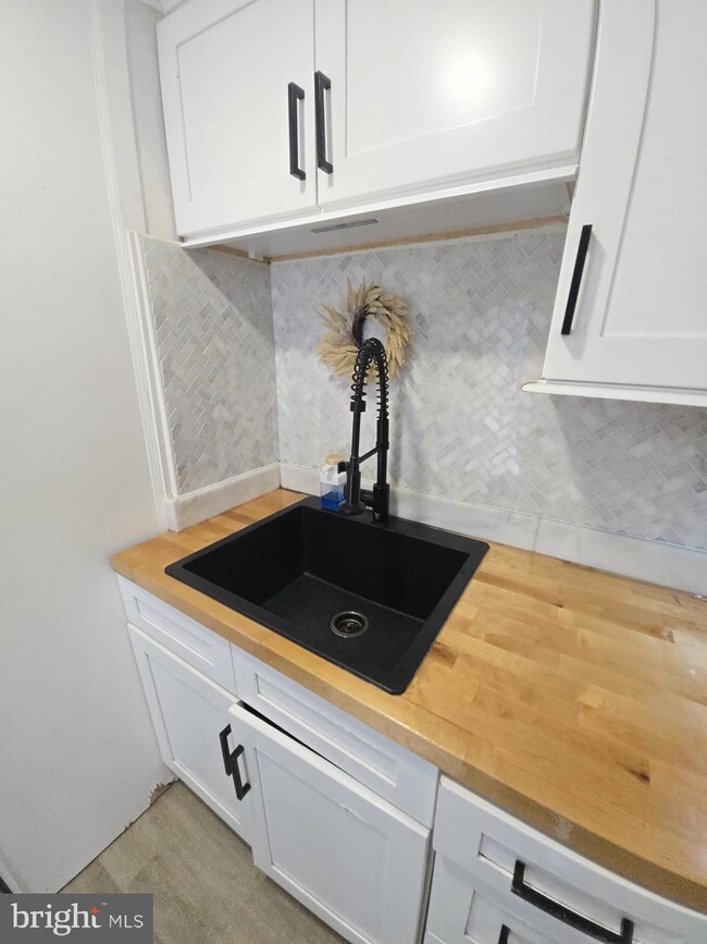 1652 N 10th St, Reading, PA 19604 - photo 5