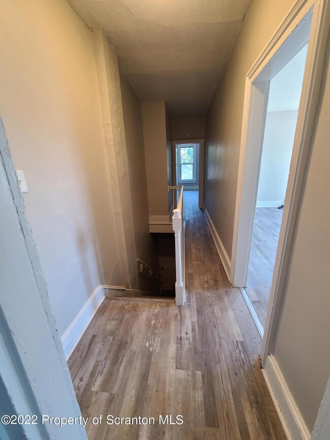 1413 Washburn St unit 15, Scranton, PA 18504 - photo 6