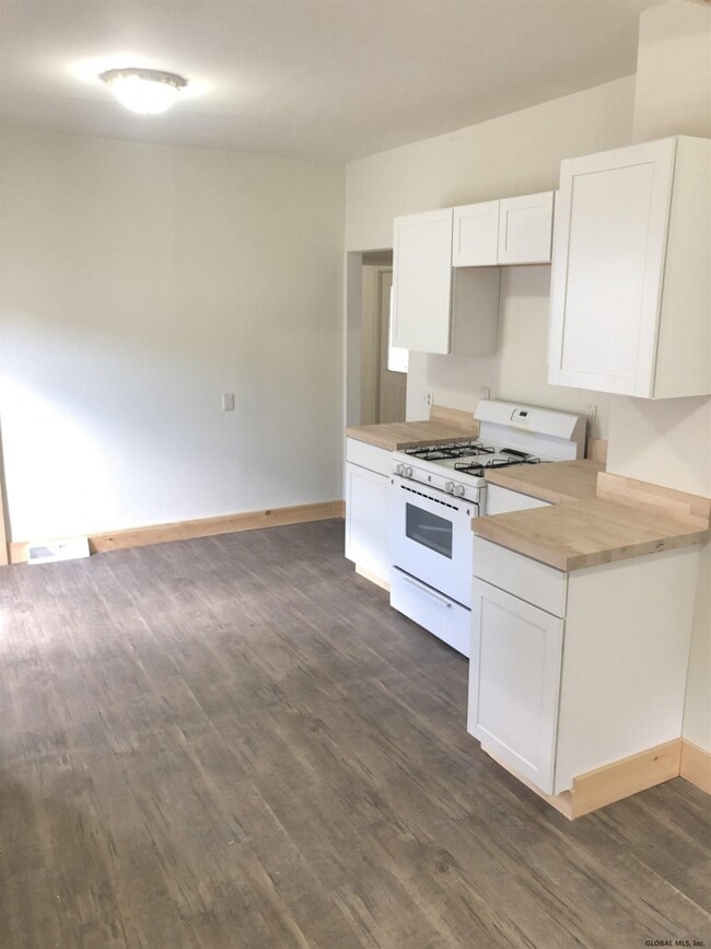 80 Lawrence St, Glens Falls, NY 12801 - photo 3