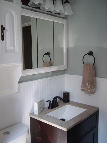 Beautifully updated bath in pristine conditions.