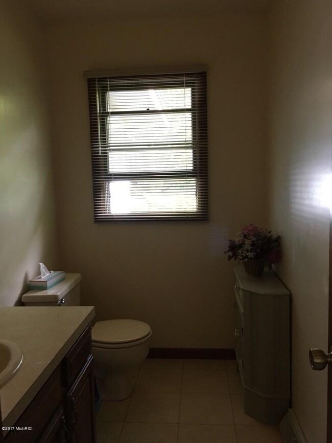 2176 Ter van Ct NE unit 41, Grand Rapids, MI 49505 - photo 6