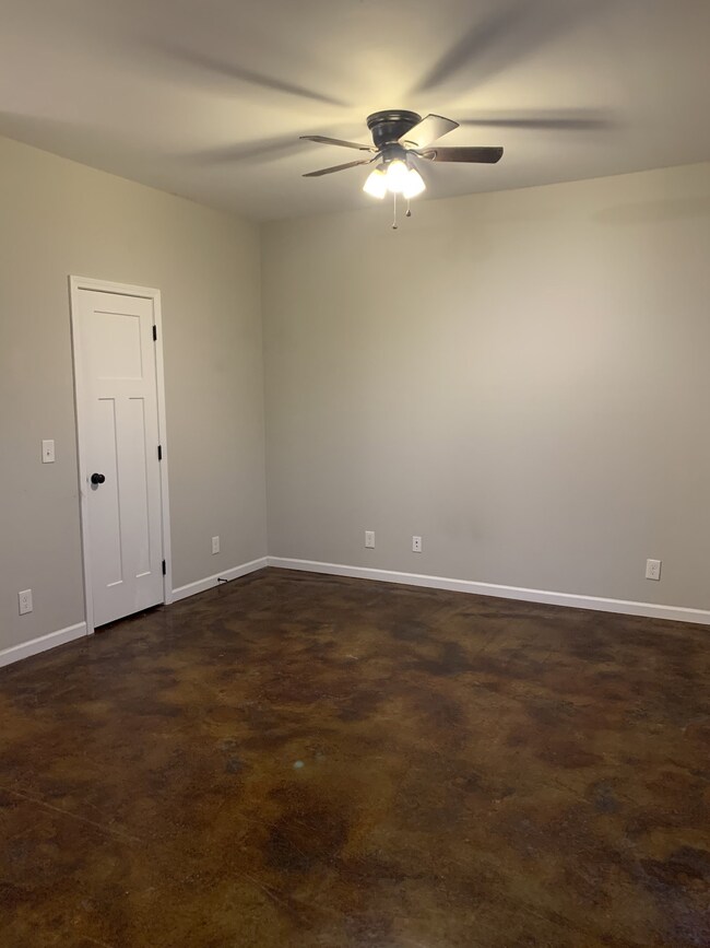 130 E Cedar St, Shelbyville, TN 37160 - photo 3