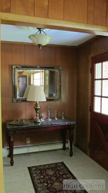 Foyer: Beautiful entry way