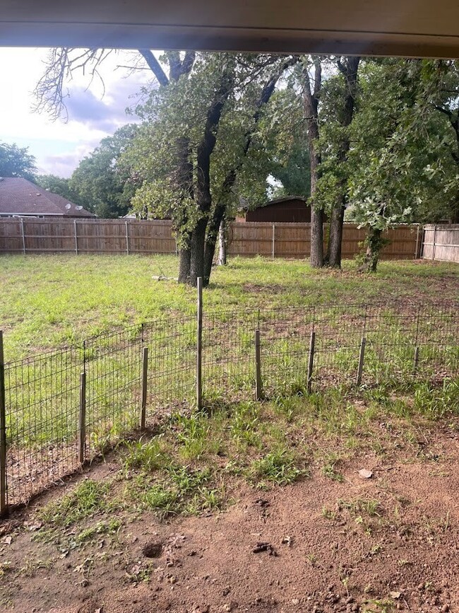 1825 Laura St, Weatherford, TX 76086 - photo 2