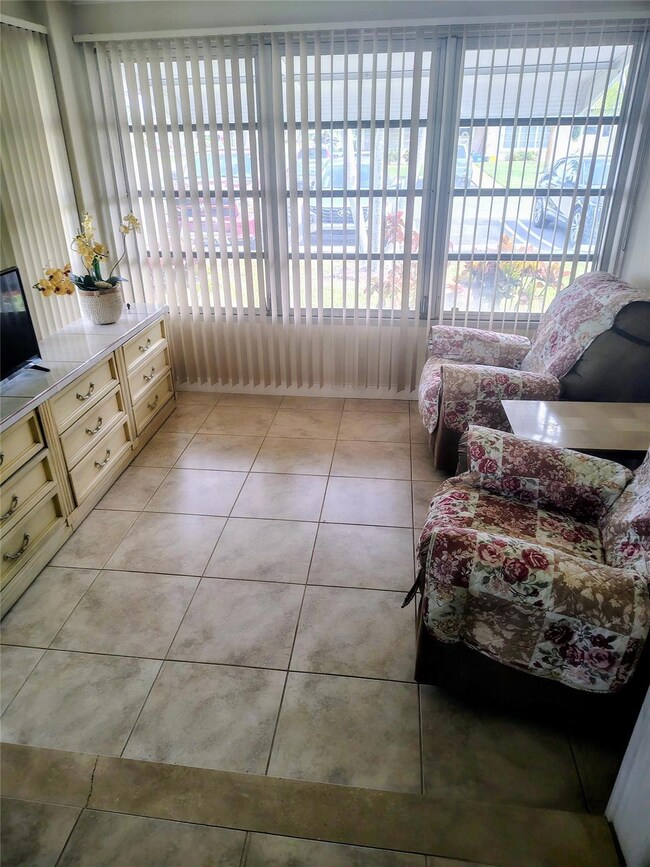 1152 Circle Dr unit D, Delray Beach, FL 33445 - photo 4