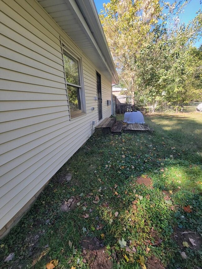 213 Jean St, Paris, TN 38242 - photo 3