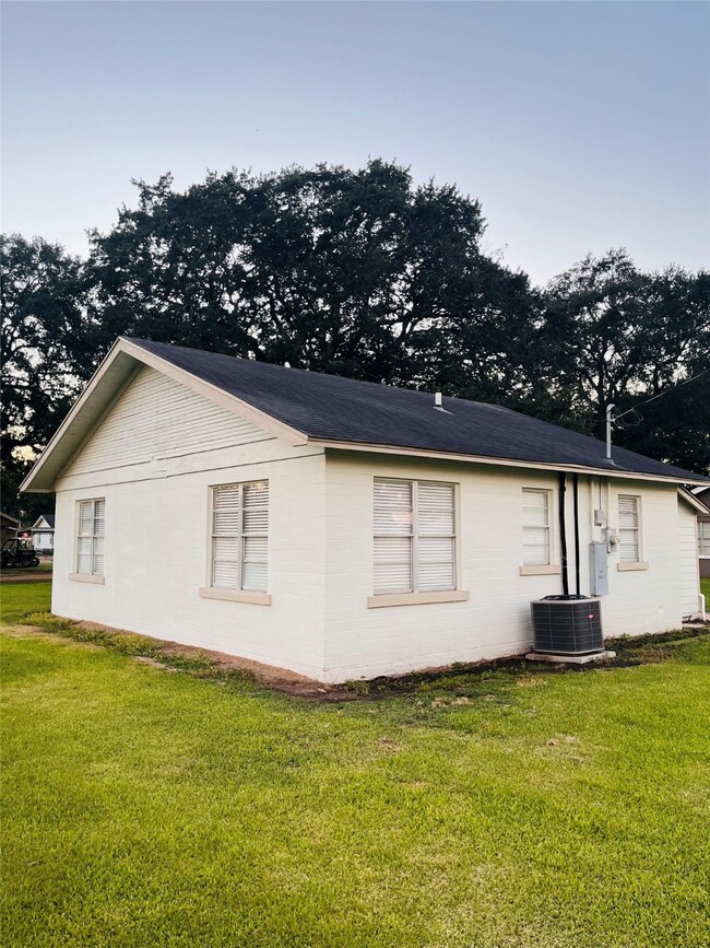 1583 Dover St unit 7, Boling-Iago, TX 77420 - photo 4