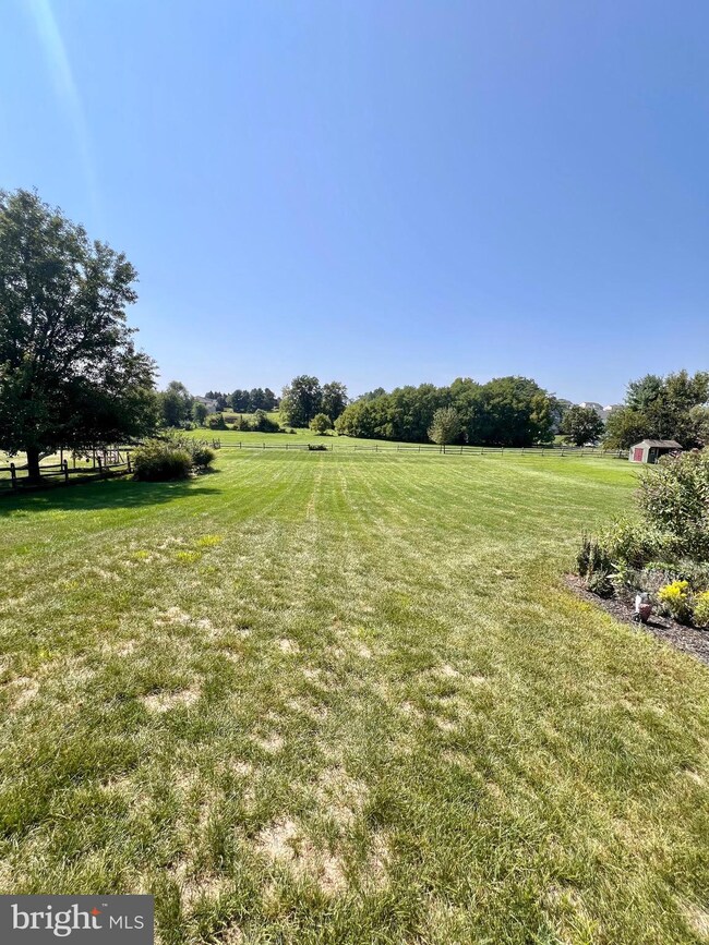 704 Farmingdale Dr, Douglassville, PA 19518 - photo 6