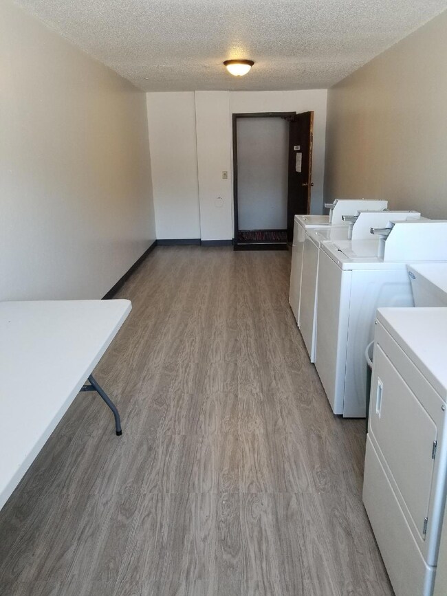 417 S Wasson Ln unit G2, River Falls, WI 54022 - photo 3