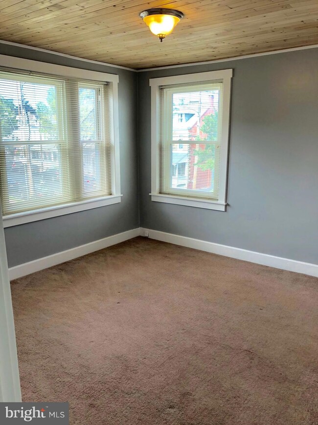 300 S 3rd Ave, Reading, PA 19611 - photo 6