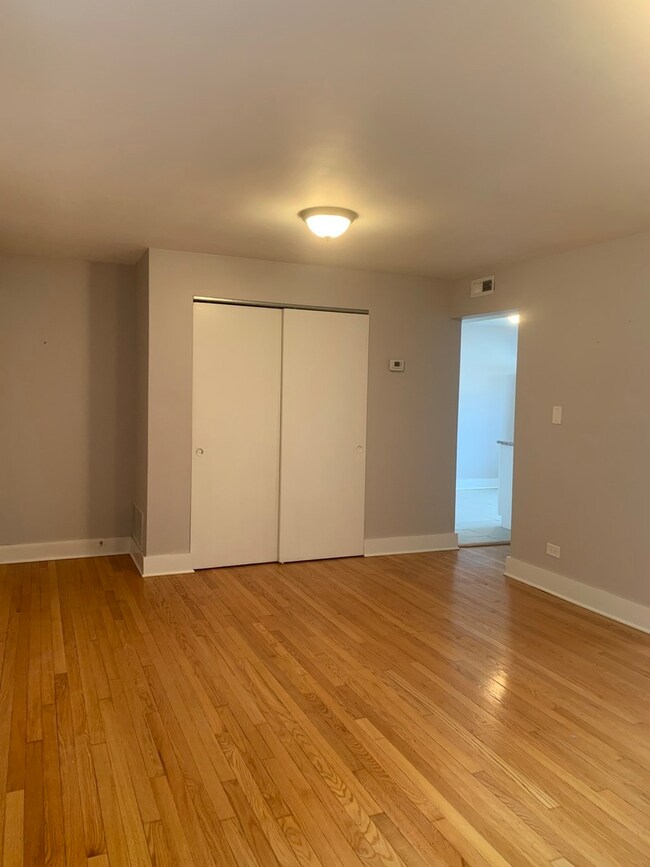 6140 N Richmond St unit 2, Chicago, IL 60659 - photo 4
